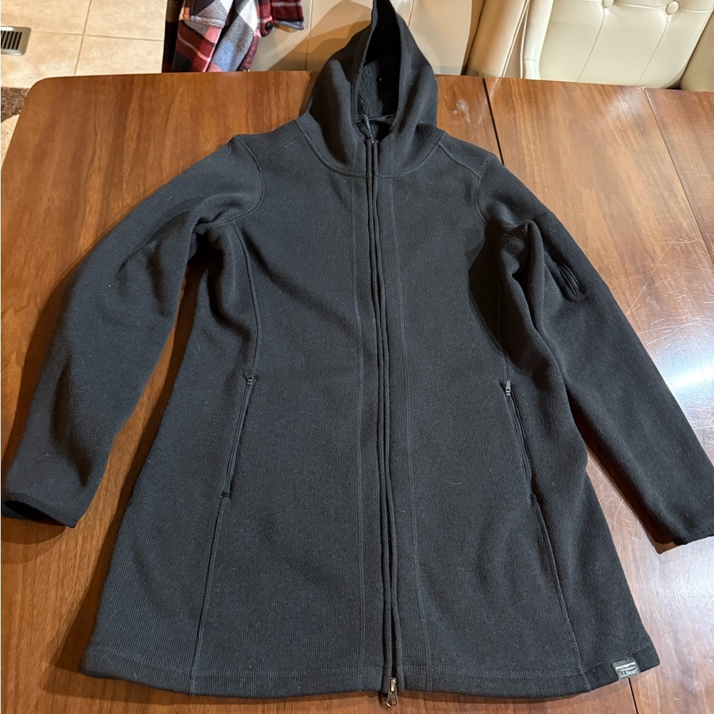 LL Bean women’s fleece jacket. Size L, black. Worn twice. Hip length.
